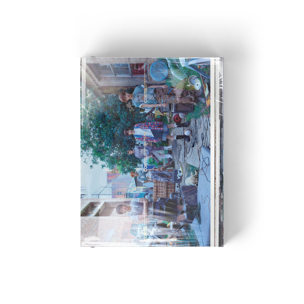 CORTIS COLOR OUTSIDE THE LINES EP Album - Fotobuch Szene 3 Version